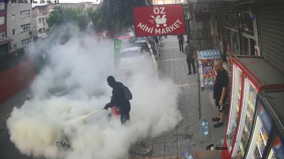 Panik Anları: Motosiklet Aniden Alev Alınca Şaşkına Dönüştü