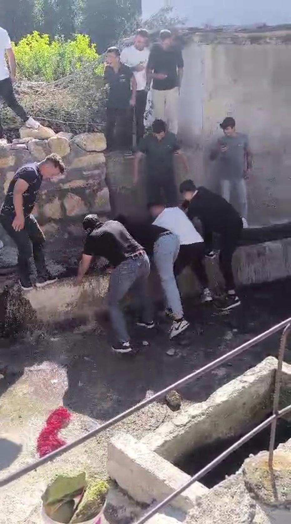 Sivas'ta Geleneksel Düğün Ritüelleri: Damat Köy Çeşmesinde Yıkandı