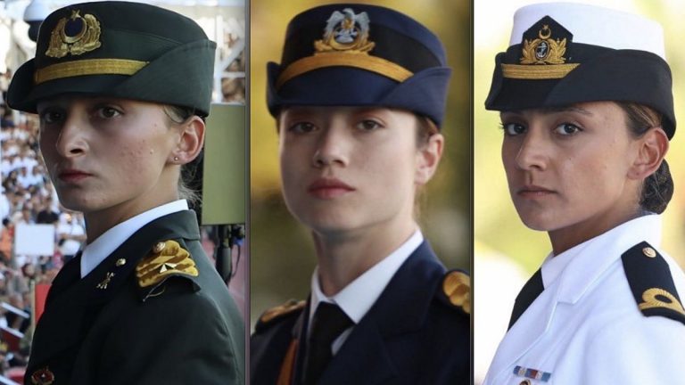 Türk Silahlı Kuvvetleri tarihinde ilk kez Kara, Hava Kuvvetleri ve Deniz Harp Okulu’nun en iyi öğrencileri kız öğrenciler oldu.