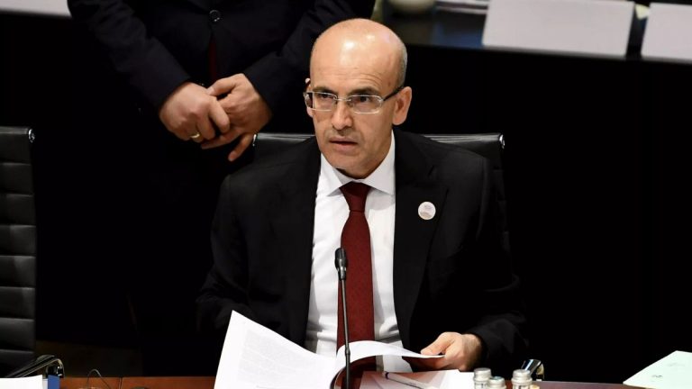 Bakan Şimşek: 5 milyon lirayı aşkın borcu olan ‘vergi yüzsüzlerinin’ maskesi düşecek