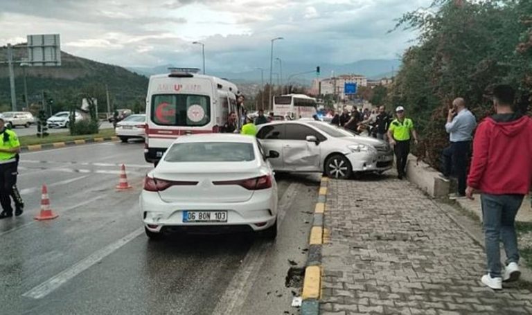 Karabük’te 6 aracın zincirlendiği trafik kazası: 4 yaralı