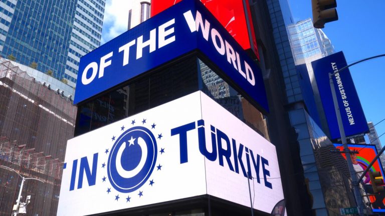 Times Meydanı’nda Türkiye’nin uluslararası yatırımlardaki önemi vurgulandı