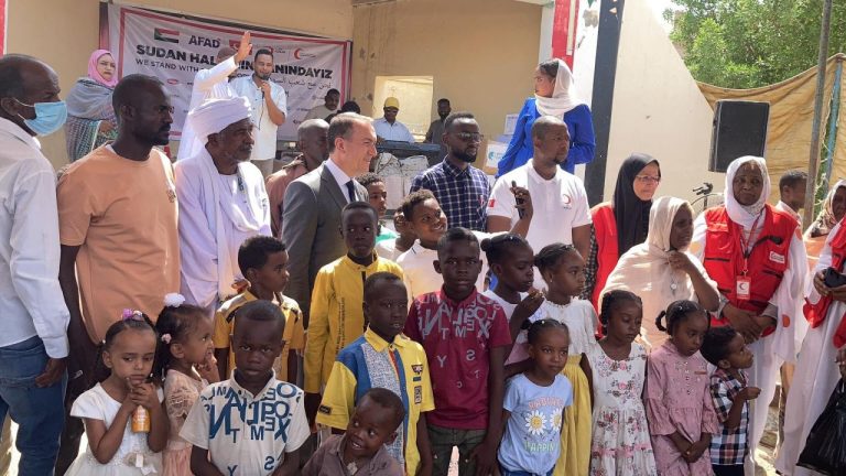 Türkiye’den Sudan’a gönderilen insani yardımlar 13 ülkeye ulaştırıldı