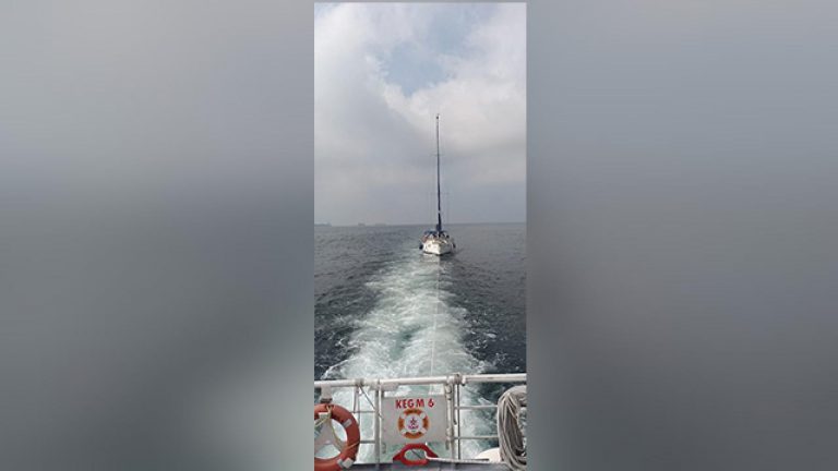 İstanbul açıklarında teknede mahsur kalan 5 kişi kurtarıldı