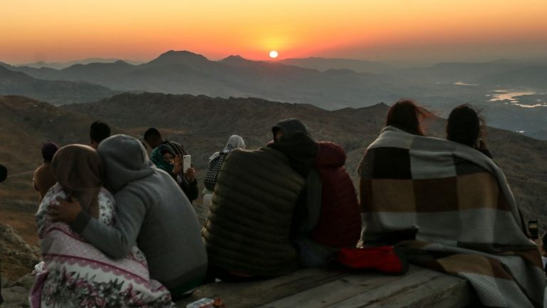 Menzil cemaatinin dini mahkemenin kararını aldığı toplantıda neler yaşandı?