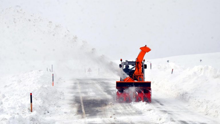 3 ilde yoğun kar: 55 yol ulaşım için kapalı