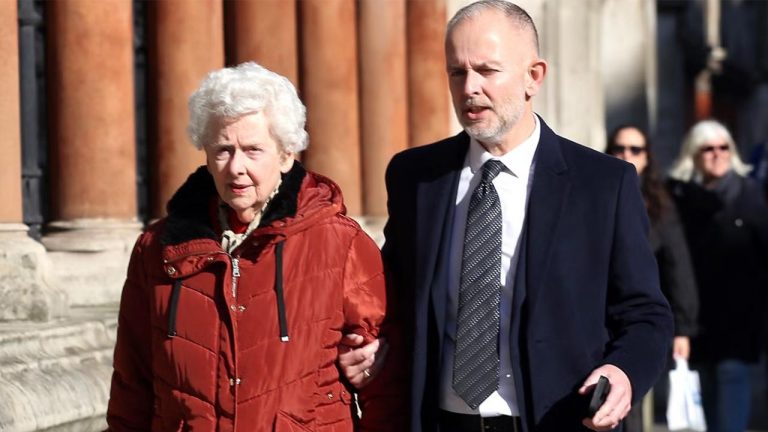 Mirasını garsona bıraktı, aile mücadelesi başladı