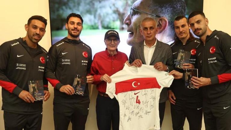 A Milli Takım oyuncularından Aziz Sancar’a ziyaret