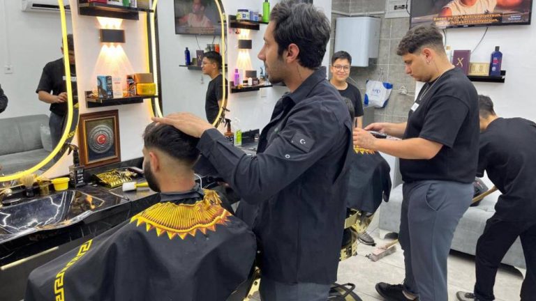 Berberlerin arefe mesaisi: Dükkanda sabahladılar – Son Dakika Türkiye Haberleri