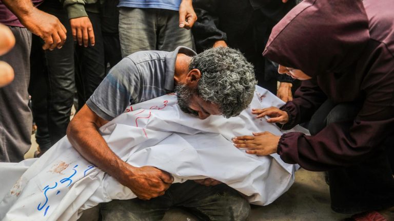 Soykırımcı İsrail 6 Filistinliyi de katletti