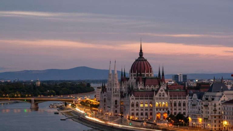 Macaristan’da Gezilecek Yerler: Budapeşte, Debrecan. Pecs…Macaristan’da Nerede Kalınır? Ne, Nerede Yenir?