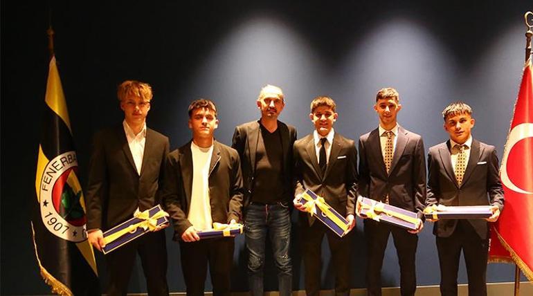 F.Bahçe 5 futbolcuyla sözleşme imzaladı