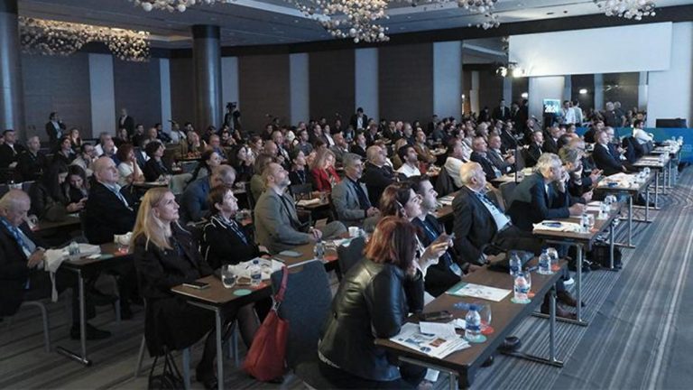 Göz doktorları Canlı Cerrahi Sempozyumunda buluştu